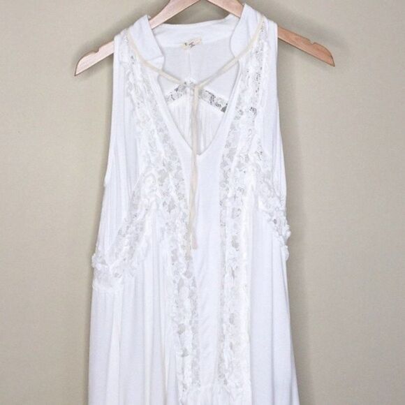 lace Paneled Ruffle Detailed Sleeveless Swing Top - Picture 9 of 13